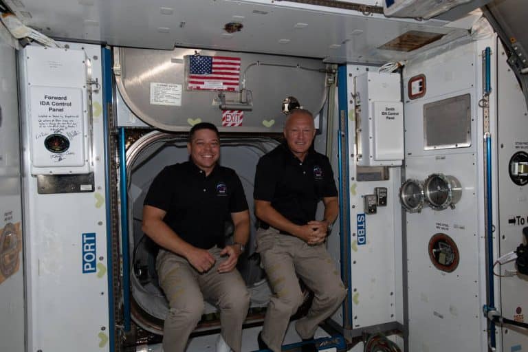 NASA Live Video Broadcasts First Splashdown of American Astronauts in 45 Years