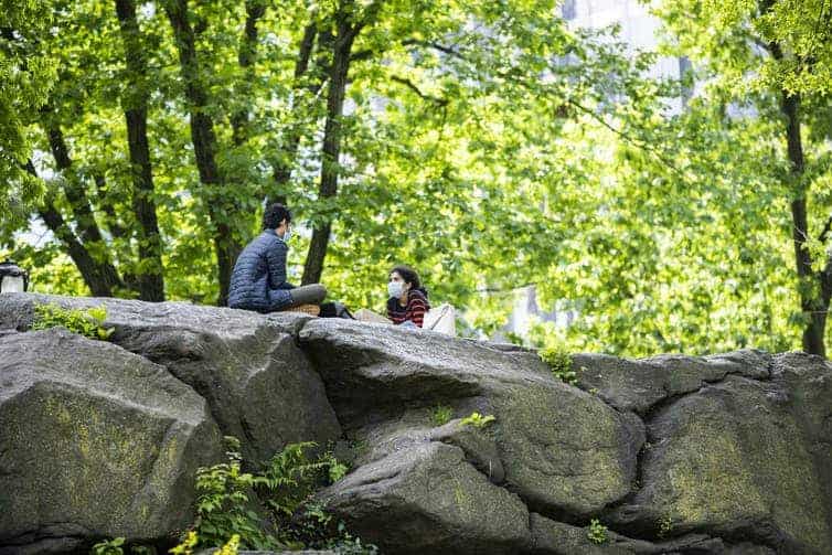 Twitter posts show that people are profoundly sad — and are visiting parks to cheer up