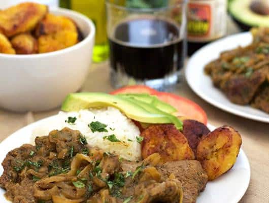Bistec Encebollado (Steak w/ Onions) delicious flavors