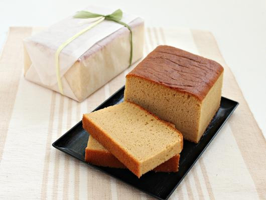 Castella Cake Very moist and soft with the combination scent of honey and mirin