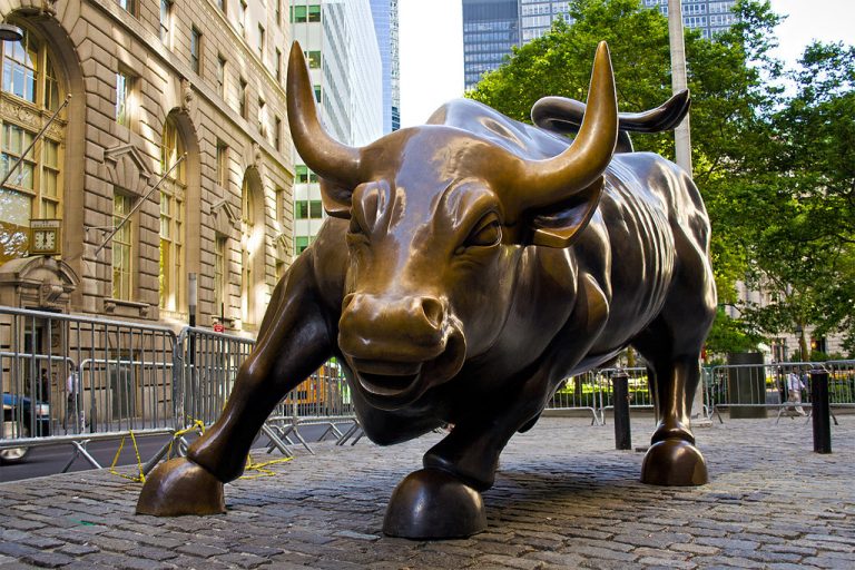 Dow Rises 100 Points amidst Economic Relief, Vaccine Announcements, Tech Outlook