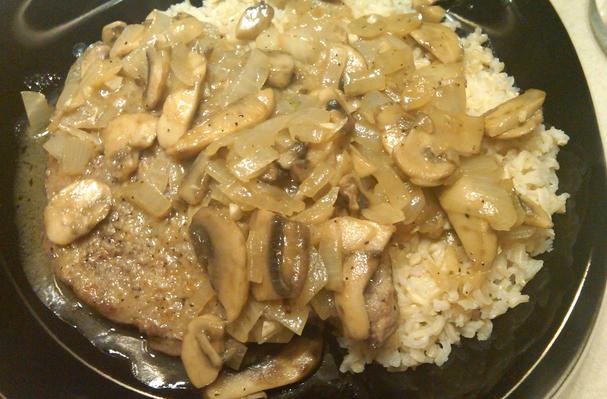 Cheap Steak With Mushroom Sauce and Brown Rice