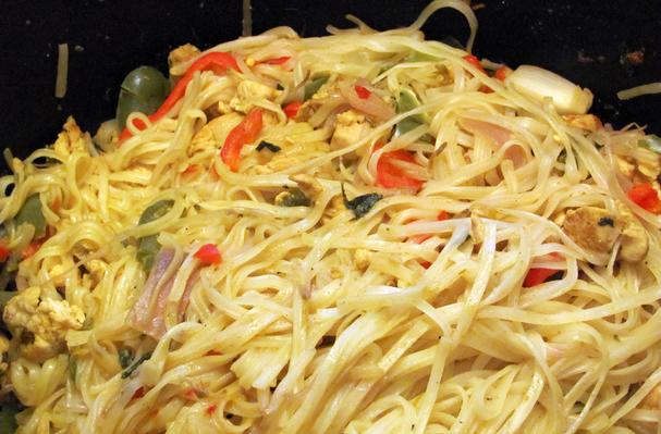 Dutch Oven Chicken Paad Thai