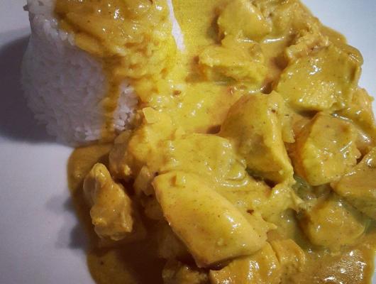 Healthy yogurt chicken curry