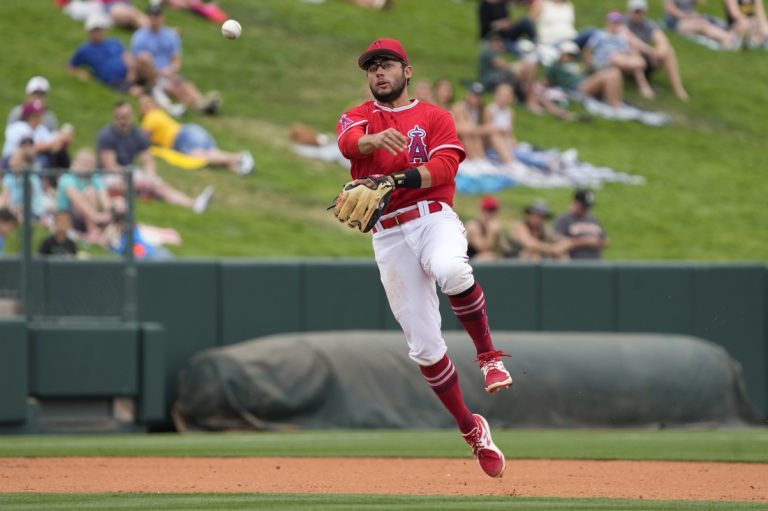 Surging Angels look to keep White Sox reeling