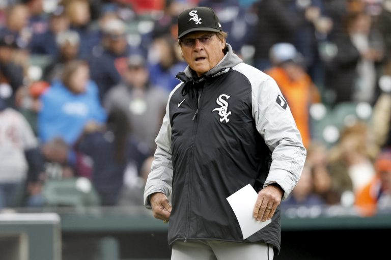 White Sox push past Royals to end losing streak