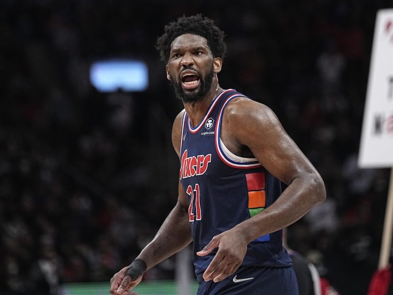 Reports: Sixers’ Joel Embiid to play through thumb injury