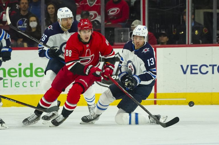 Four unanswered goals lift Hurricanes over Jets