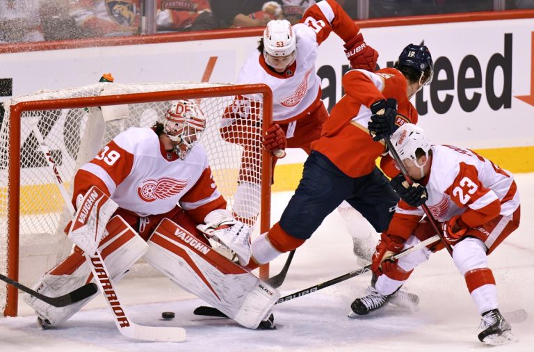 Panthers drop Wings to seal division title, top mark in East