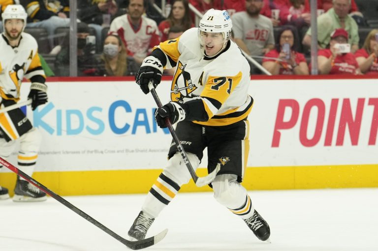Penguins look to continue playoff push against Flyers