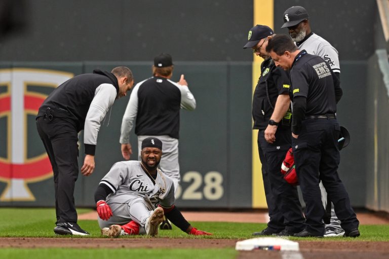 White Sox LF Eloy Jimenez (hamstring) exits vs. Twins