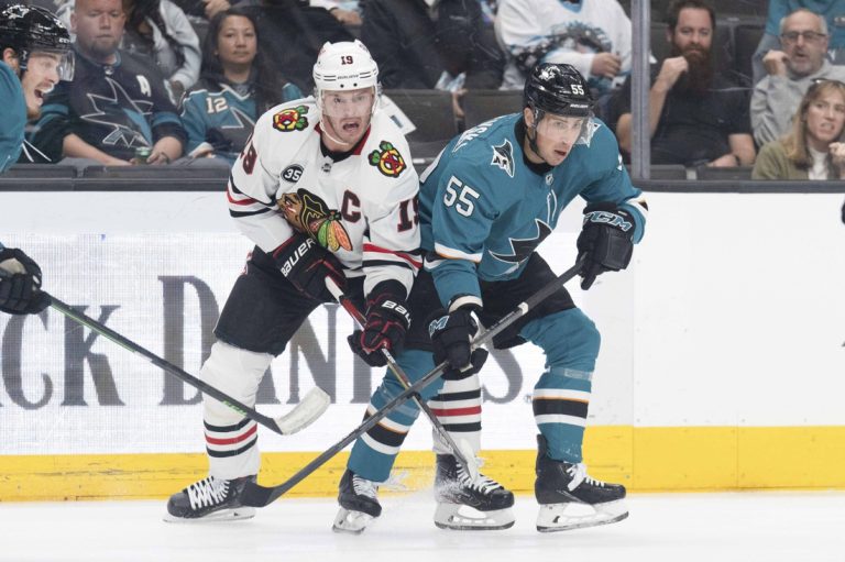 Kaapo Kahkonen stops 27 to lead Sharks past Chicago