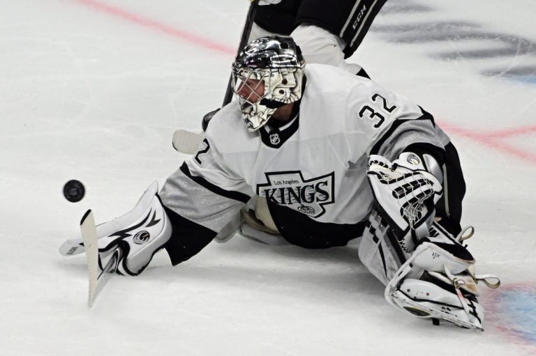 Kings take care of Ducks, close in on playoff berth