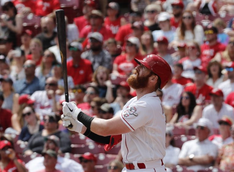 Reds snap 11-game skid with win over Cards