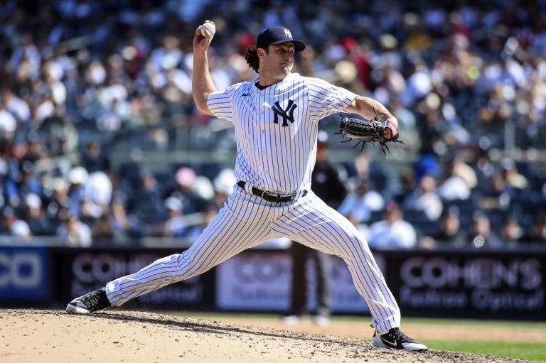 Yankees ride 7-game win streak into matchup with Royals