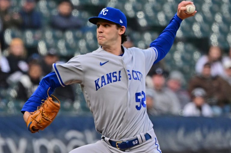 Royals rout White Sox to end four-game skid