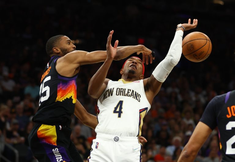 Suns out to book series victory over Pelicans