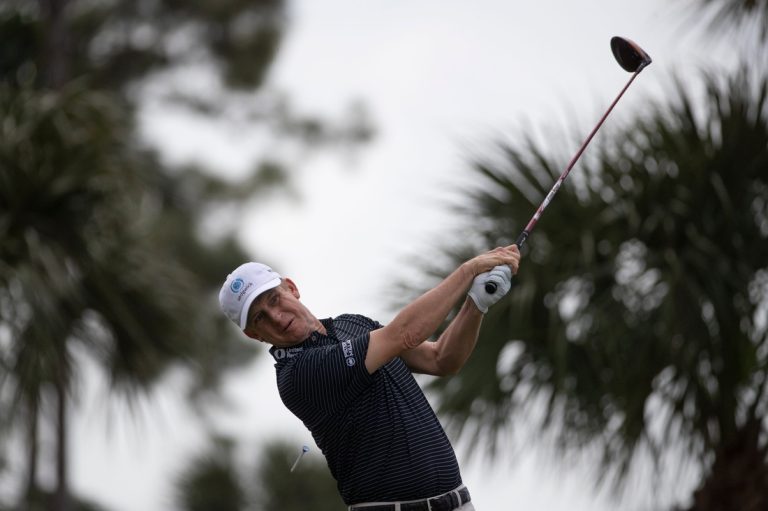 David Toms owns 2-shot lead at Mitsubishi