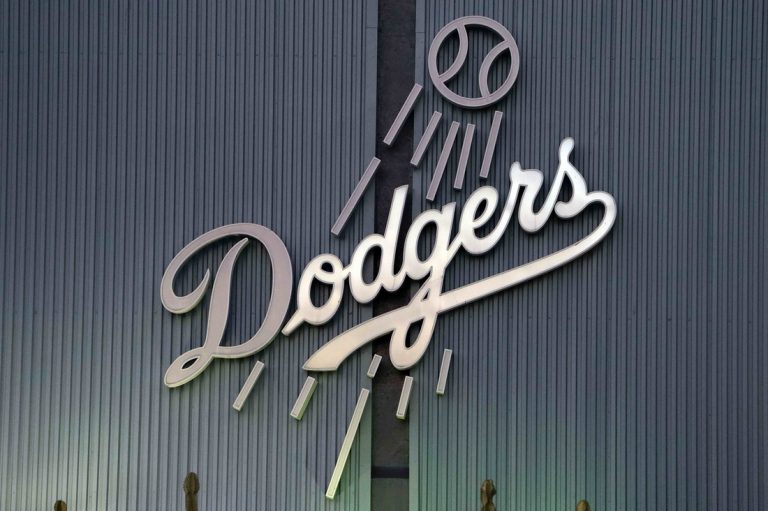 Dodgers call up RHPs Michael Grove, Shane Greene