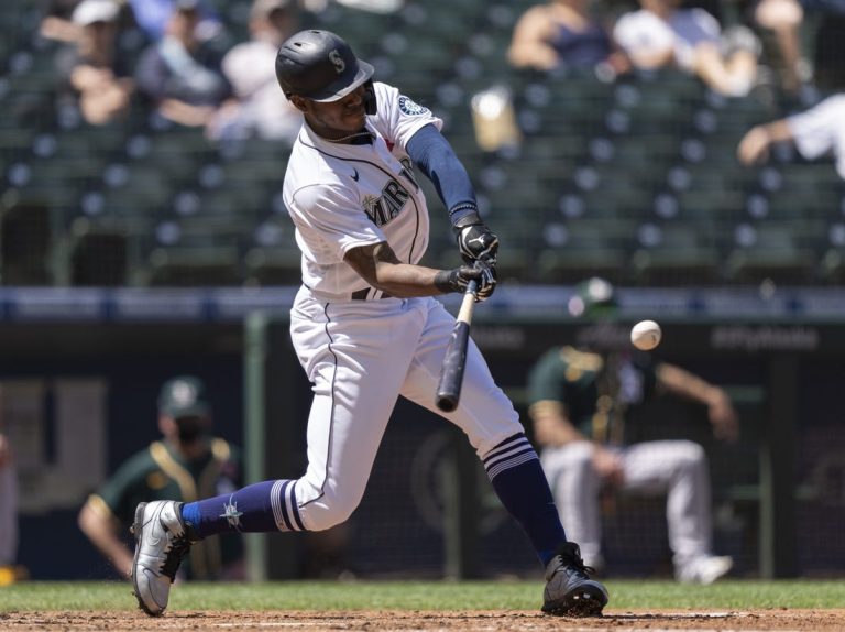 Mariners activate former Rookie of Year Kyle Lewis