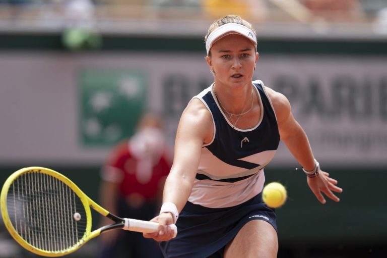 Defending champ Barbora Krejcikova falls at French Open
