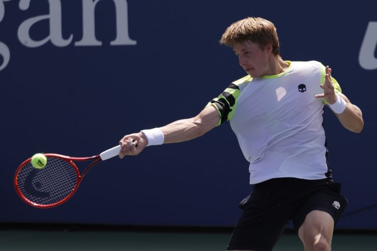 ATP roundup: Ilya Ivashka upsets Denis Shapovalov in Geneva