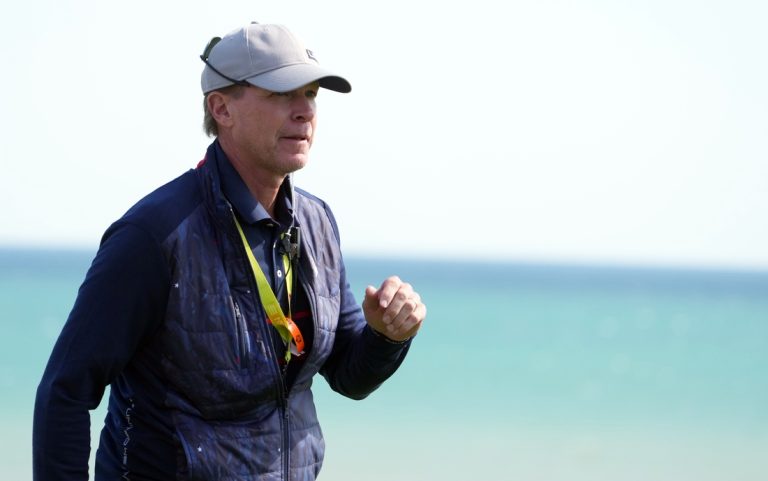 Eyeing 4th major, Steve Stricker takes Regions Tradition lead