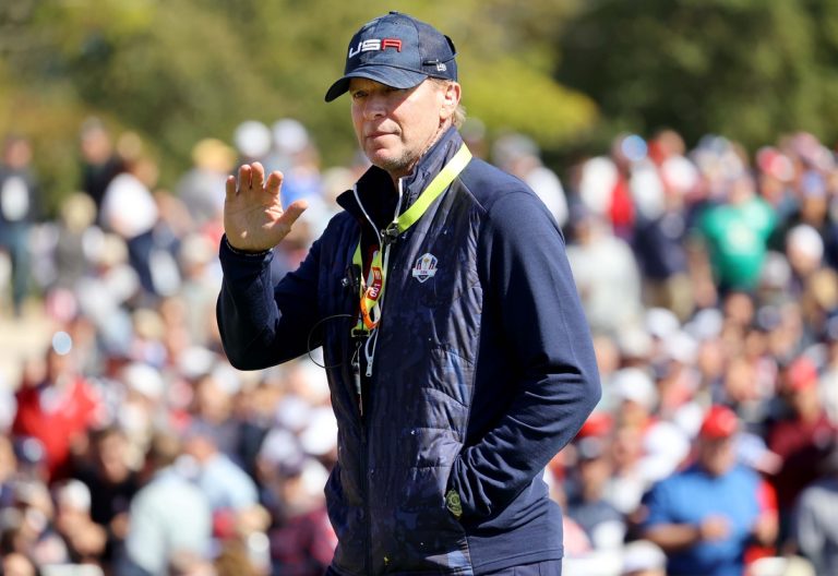 Steve Stricker up 3 shots through 54 holes at Regions Tradition
