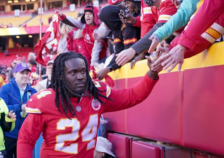 Reports: Dolphins sign pass rusher Melvin Ingram