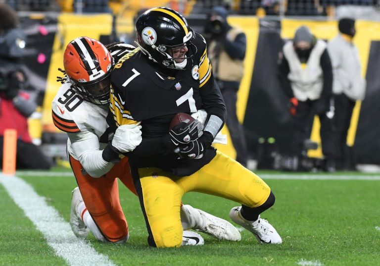 Reports: Browns’ Jadeveon Clowney agrees to one-year deal