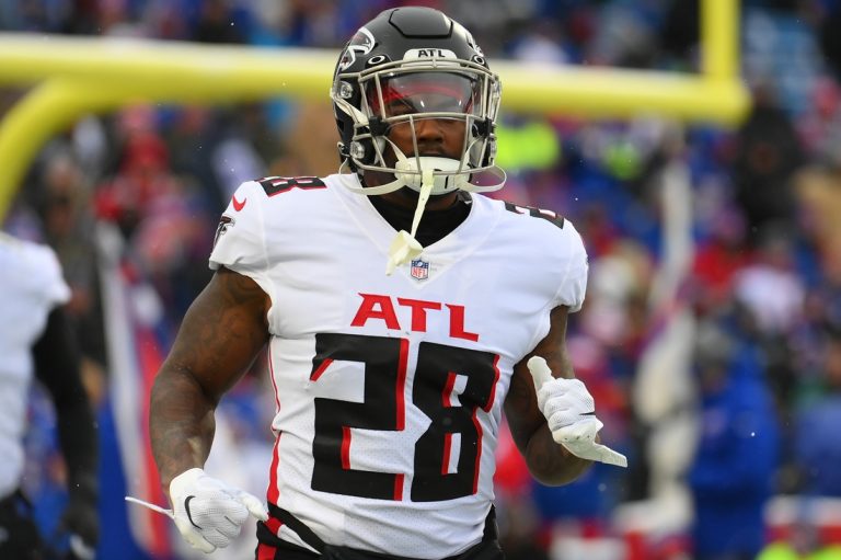 Falcons to release veteran RB Mike Davis