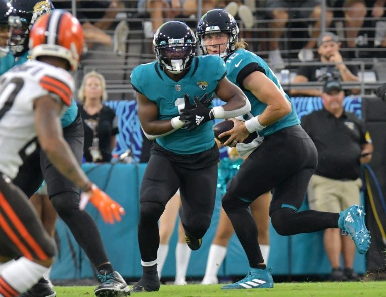 Jaguars RB Travis Etienne (foot) cleared for OTAs