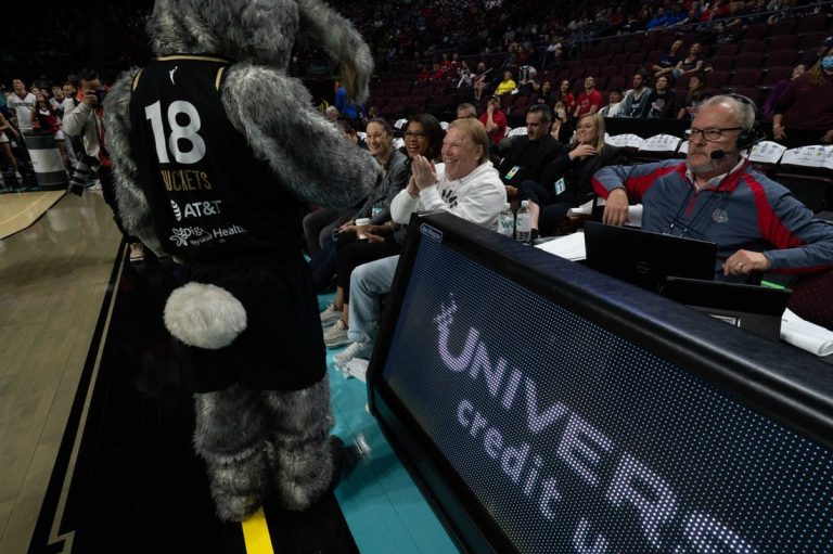 Kelsey Plum scores 24 as Aces rout Mercury