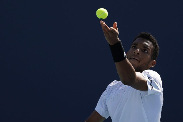 Felix Auger-Aliassime rallies to advance at French Open