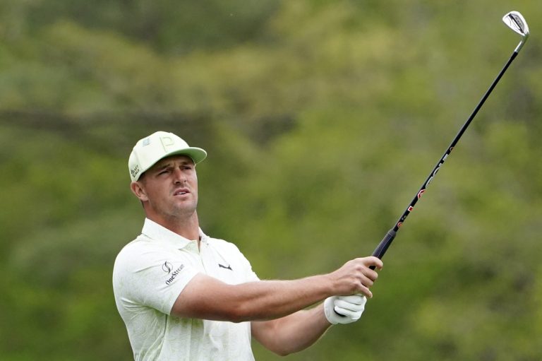 Bryson DeChambeau has cast removed from left wrist