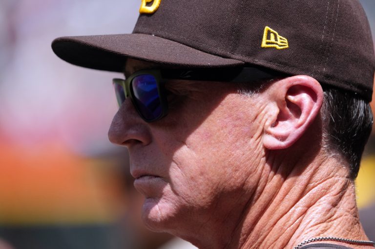Padres manager Bob Melvin undergoes prostate surgery