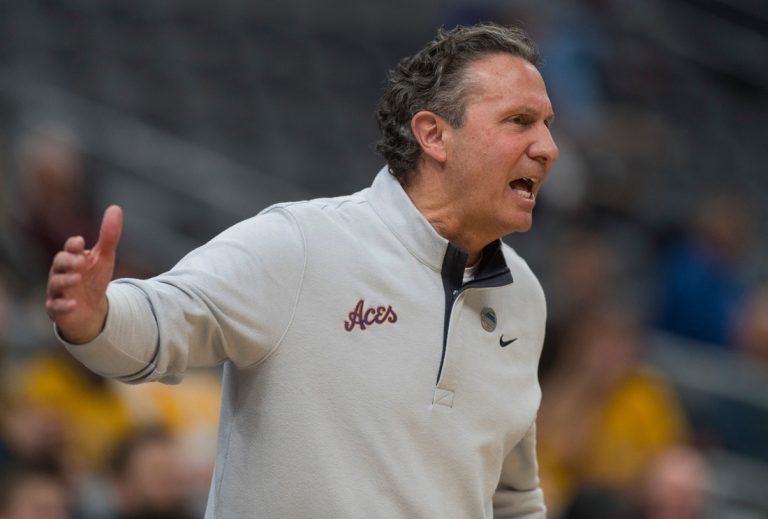 Evansville dismisses Todd Lickliter, rest of staff