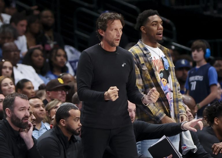 Jazz coach Quin Snyder to receive hip replacement