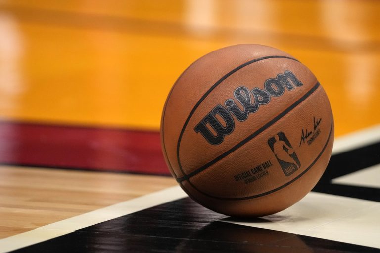Hall of Famer Bob Lanier dies at 73