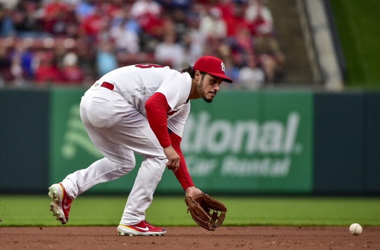 Cardinals, Nolan Arenado look to split series with Diamondbacks