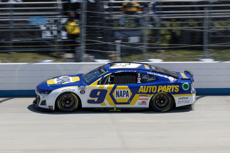 Chase Elliott ends drought at rain-delayed Dover
