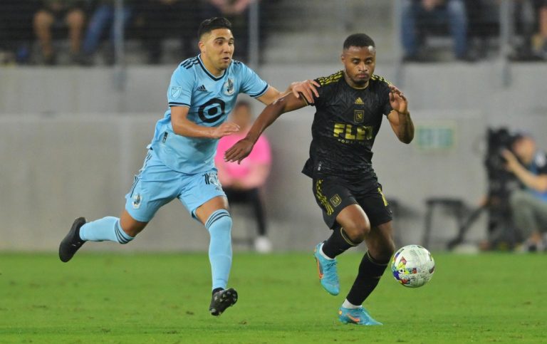 Late goals lift LAFC past Minnesota United