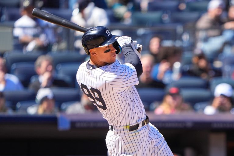 Yankees face Jays, bid for 12th win in a row