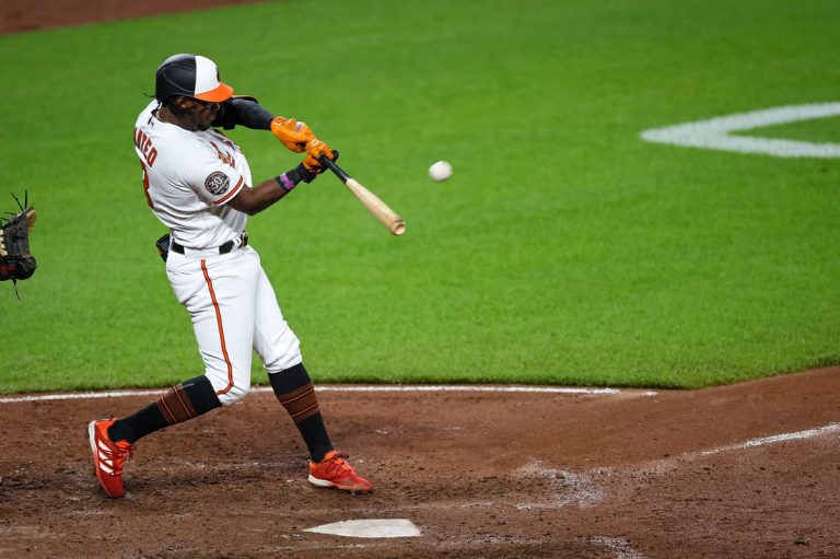 Going solo: Orioles hit 5 HRs in 5-3 win over Twins