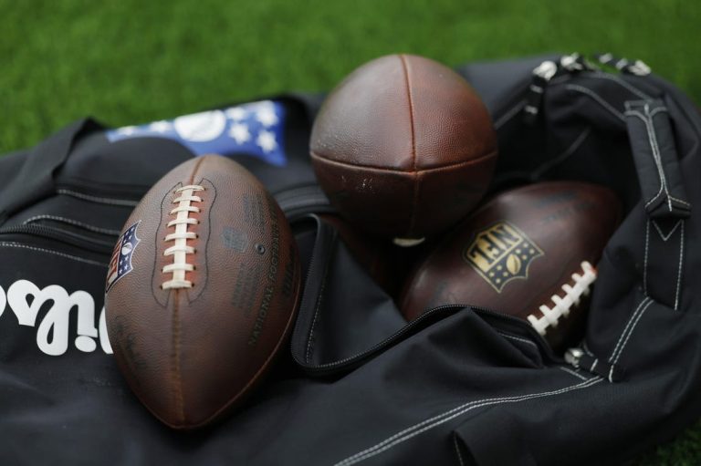 Former Bucs TE Calvin Magee dies at 59