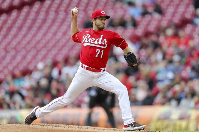 Reds score 7 in eighth inning to down Pirates in Game 1 of DH