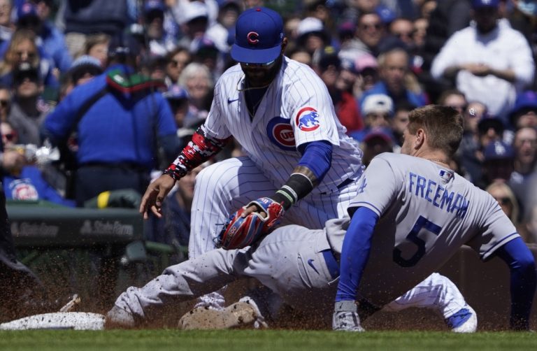 Clayton Kershaw pitches Dodgers past Cubs in Game 1