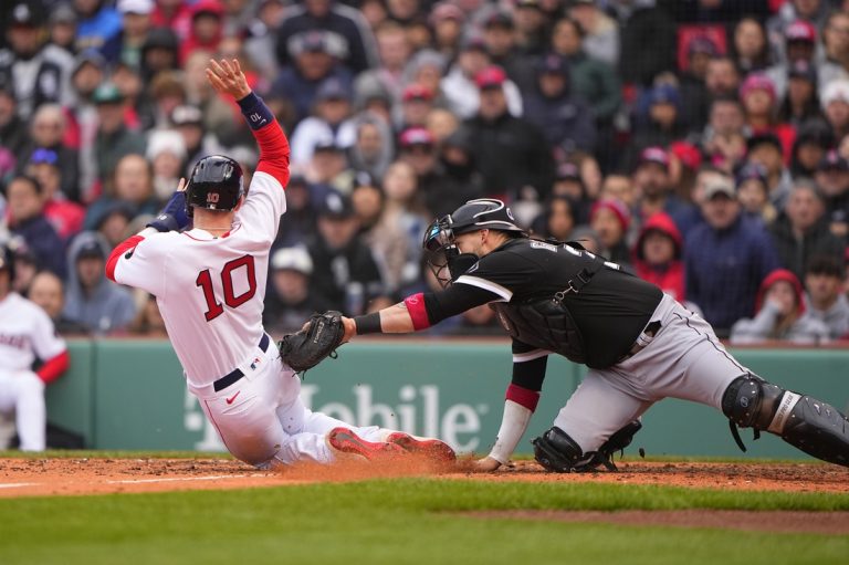 ChiSox down BoSox in 10 for fifth straight win