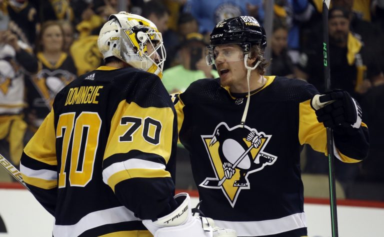 NHL roundup: Penguins rout Rangers, take series lead