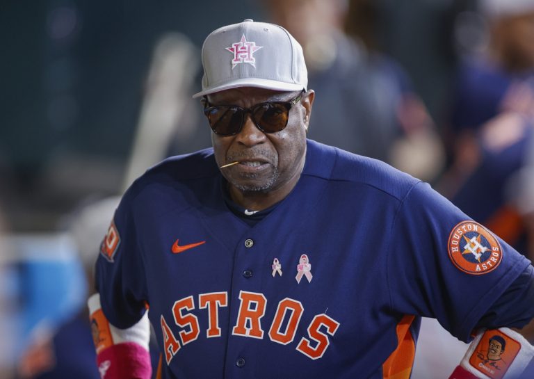 Astros smack 3 HRs, win 11th straight in rout of Nationals